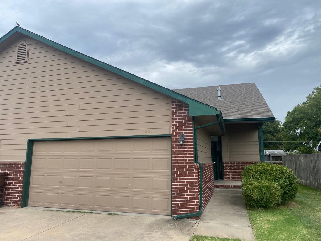 225 N Sheridan St, Wichita, KS 67203