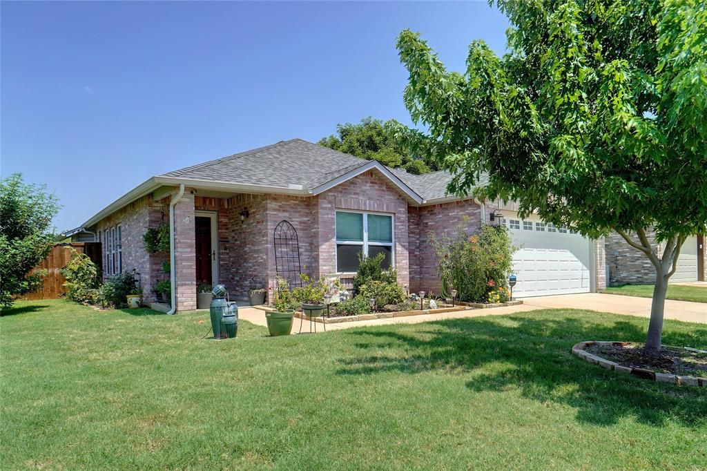 2803 Custer Dr, Corinth, TX 76210