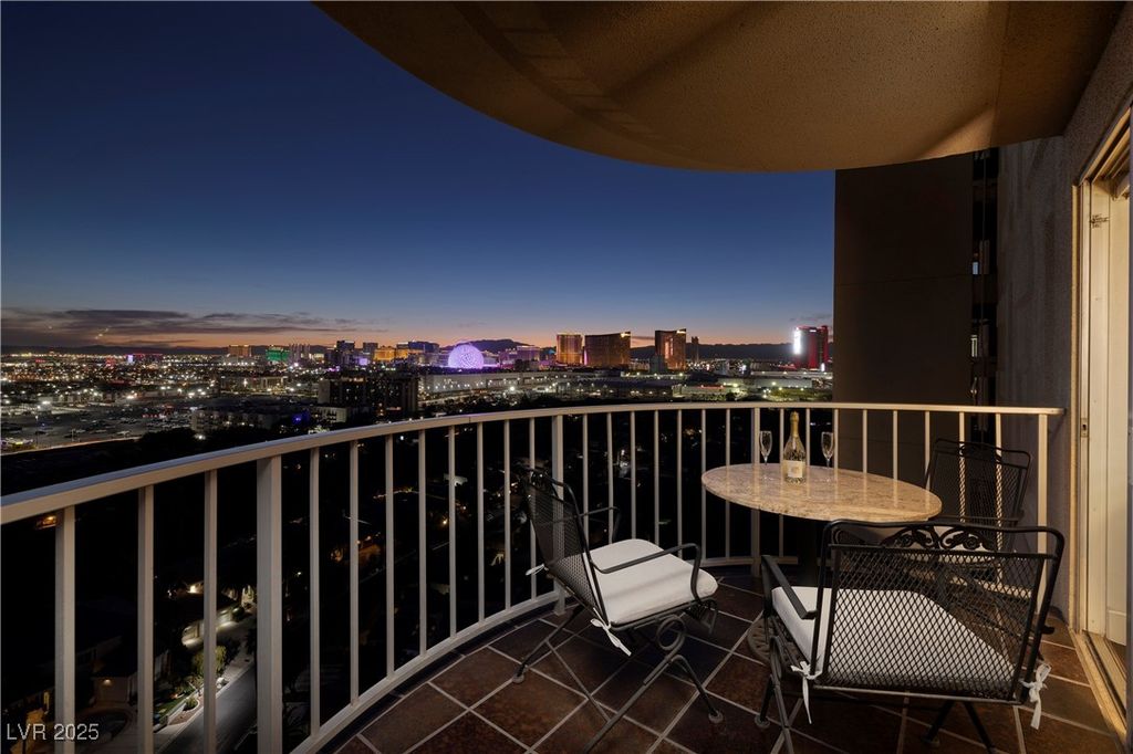 3111 Bel Air Dr #20H, Winchester, NV 89109