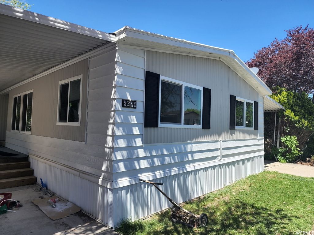 5240 S Arminta St E, Salt Lake City, UT 84117