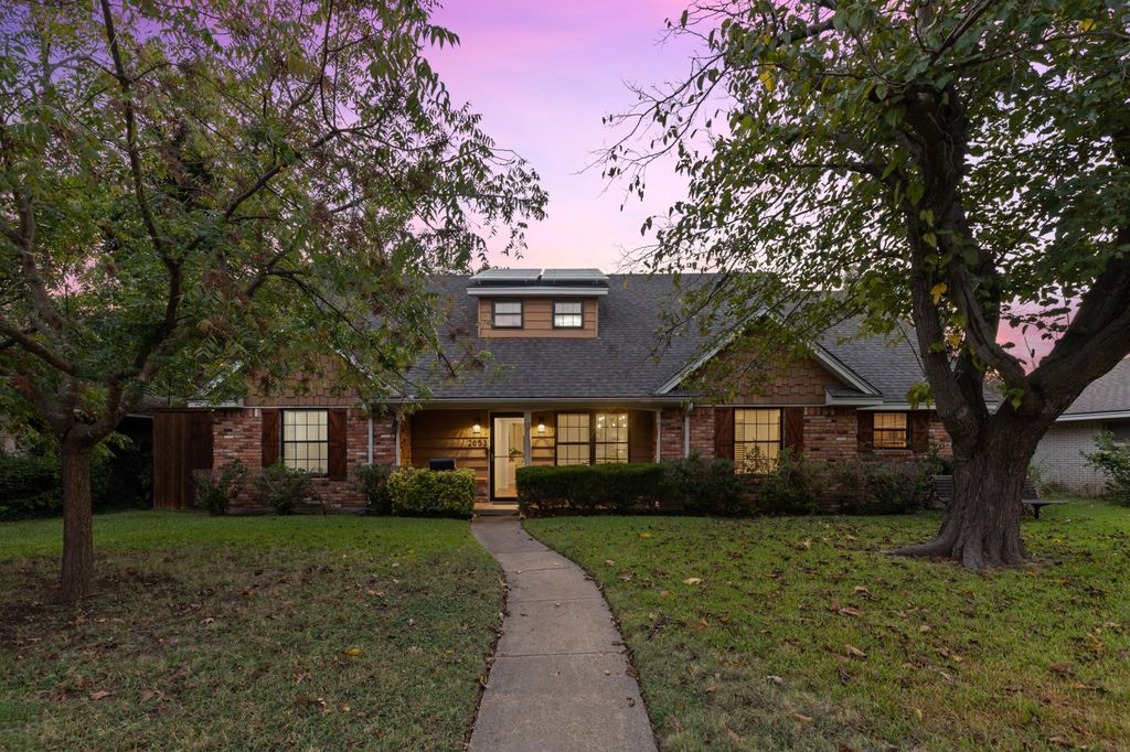 2653 Heatherwood Dr, Dallas, TX 75228