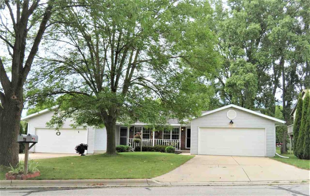 2699 Kathy Dr, Green Bay, WI 54311 4 Bed, 2 Bath MultiFamily Home