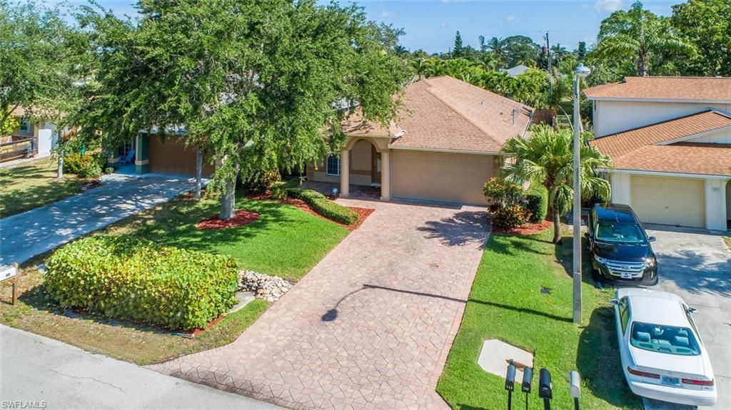 743 98th Ave N, Naples, FL 34108