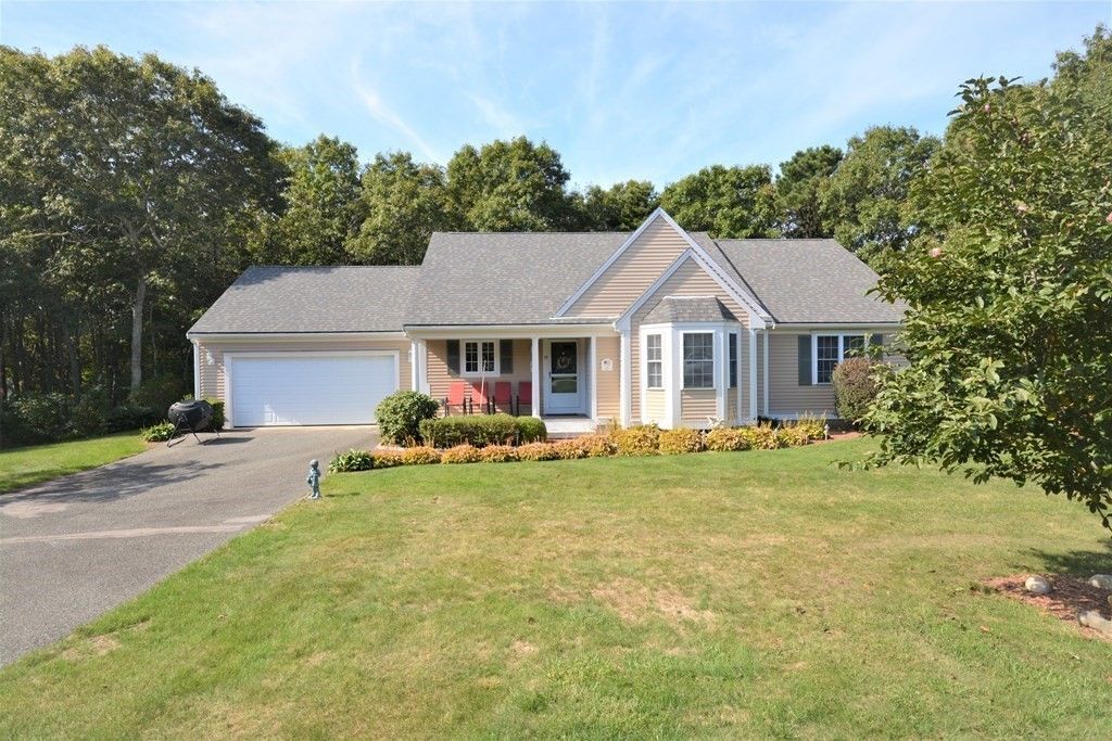 19 Ocean Pines Dr, Bourne, MA 02532