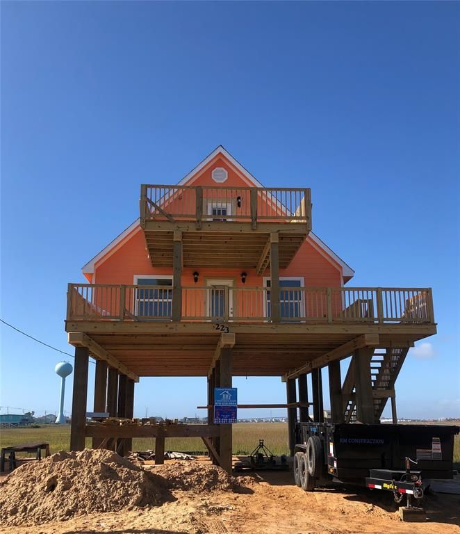 223 Sea Oats Dr, Freeport, TX 77541