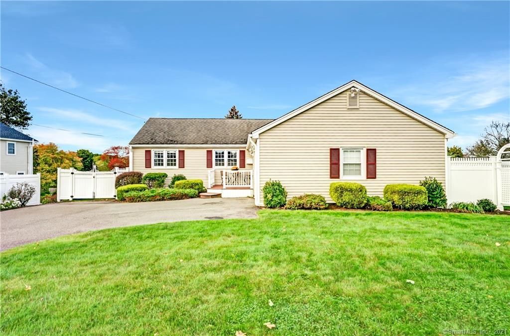 89 Candlewyck Dr, Newington, CT 06111