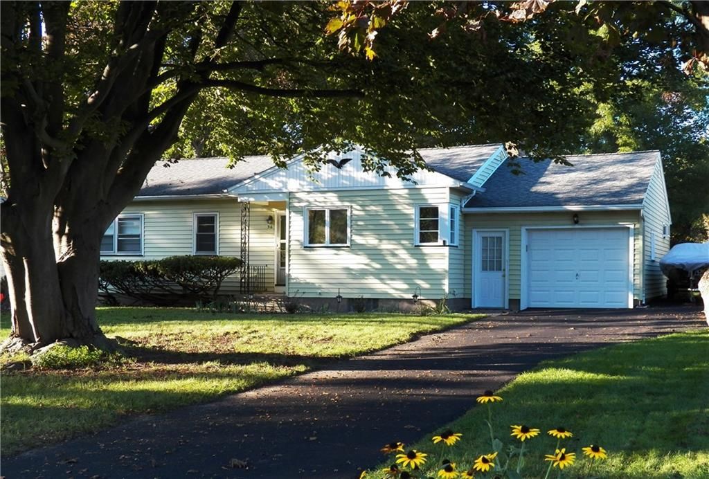 36 Baycrest Dr, Rochester, NY 14622