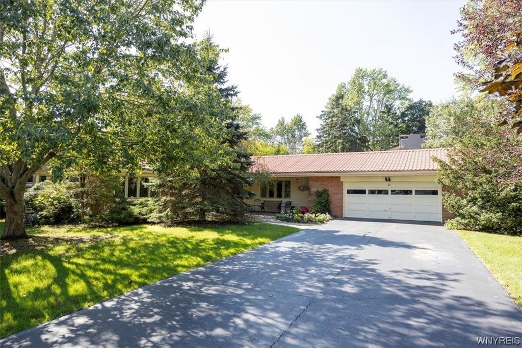 43 Idlewood Ct Hamburg NY 14075 See Est Value Schools More