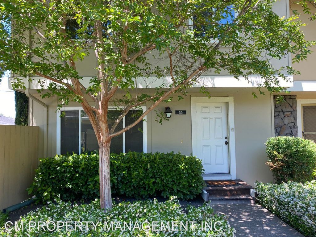 30 Saw Mill Ct, Mountain View, CA 94043