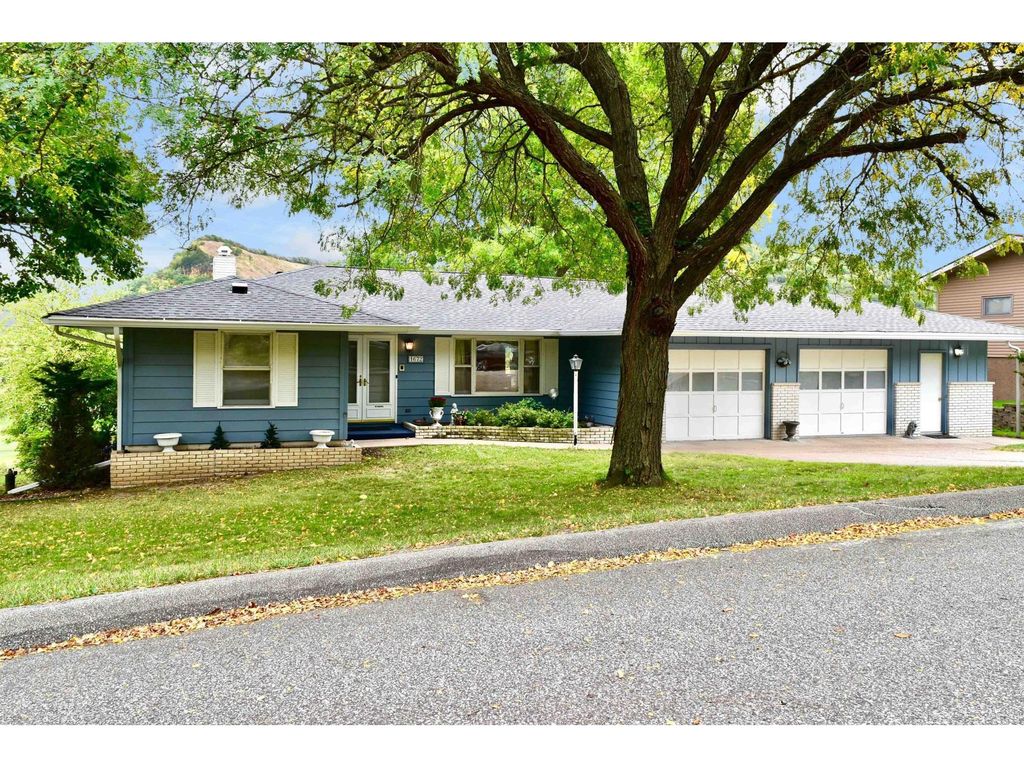 1672 Valley View Dr, Winona, MN 55987 3 Bed, 3 Bath SingleFamily