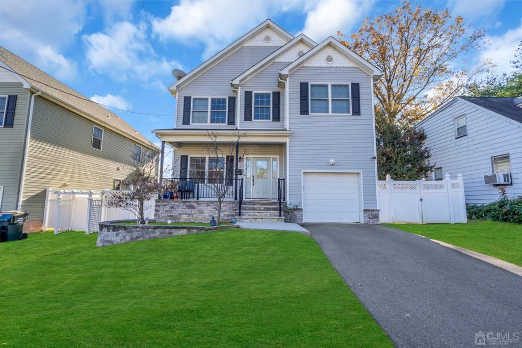 107 Lockwood Ave, Woodbridge, NJ 07095 See Est. Value, Schools & More