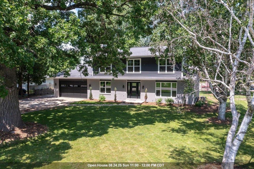 5927 Oak Lane Dr, Butte Des Morts, WI 54927