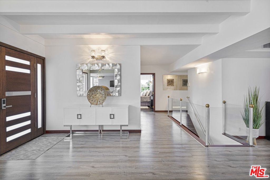 3906 Don Felipe Dr, Los Angeles, CA 90008