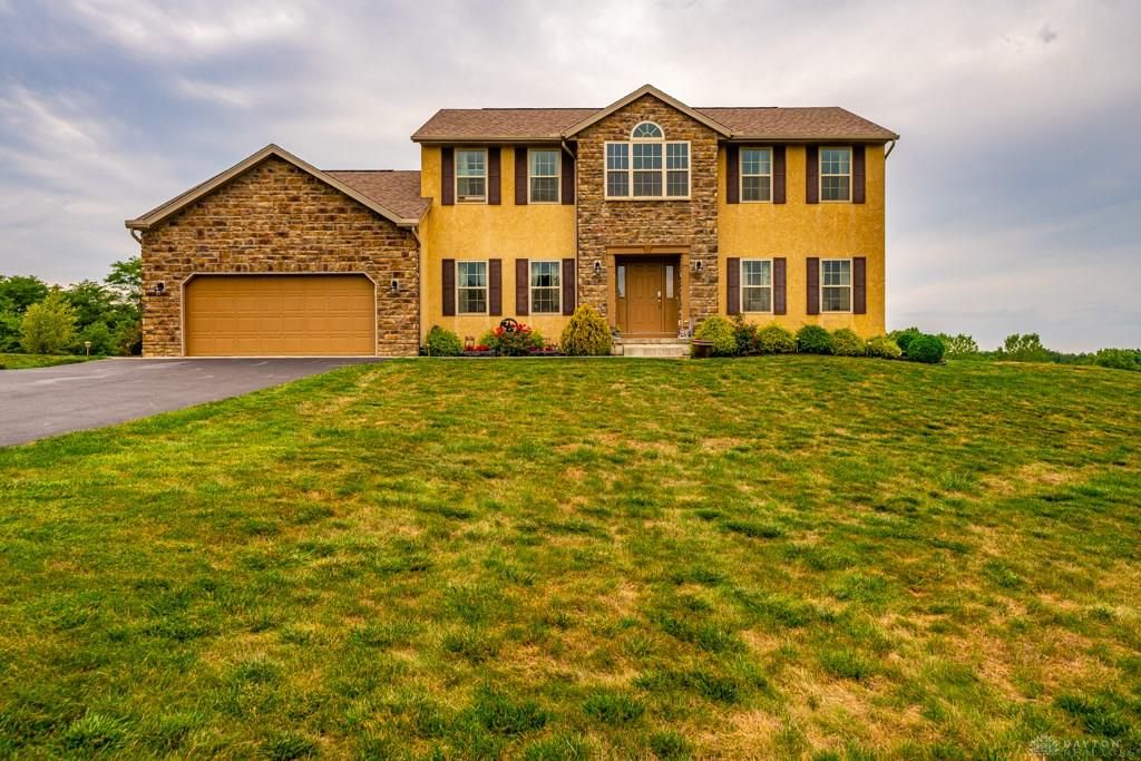 87 Clubhouse Dr, South Charleston, OH 45368 5 Bed, 4 Bath Single