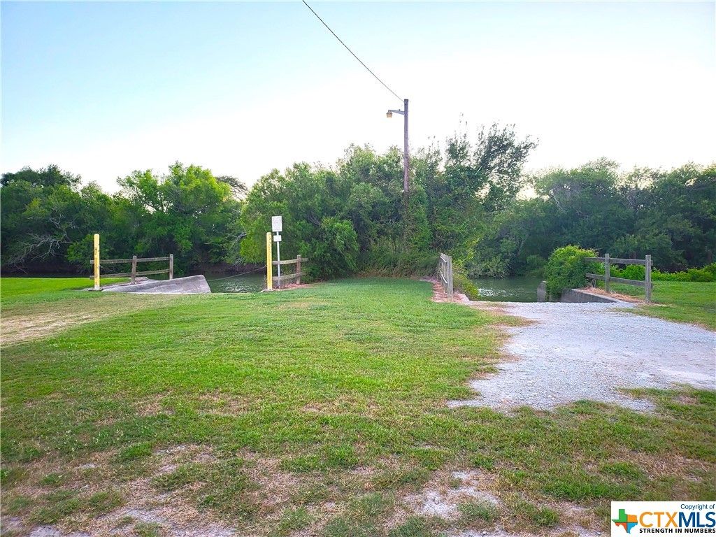 1438 Guadalupe River Dr, Seadrift, TX 77990 Trulia