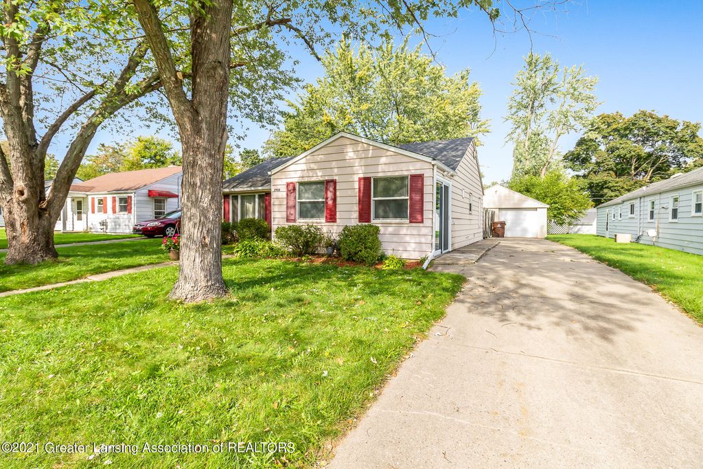 2908 Timber Dr, Lansing, MI 48917