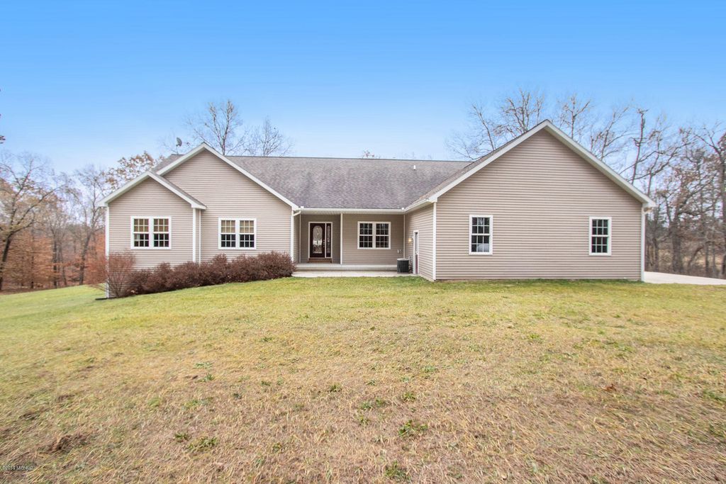 11447 S West Co Line Rd, Greenville, MI 4 Bed, 4 Bath SingleFamily