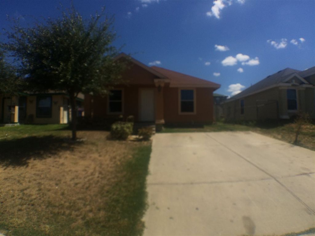 4439 Vientos Rd, Laredo, TX 78046