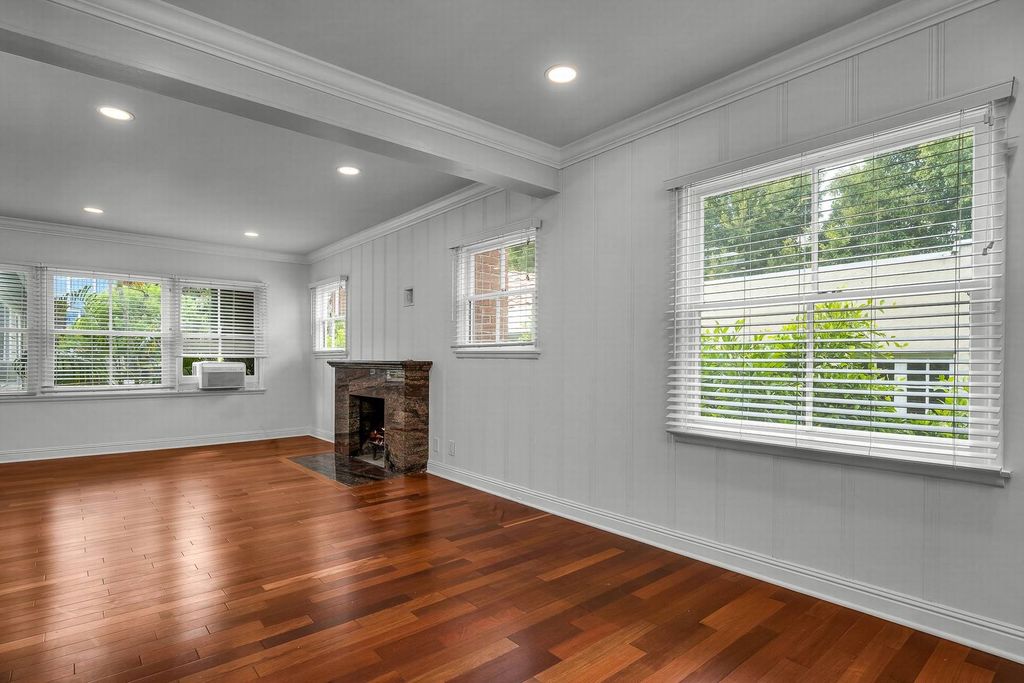 1032 Carol Dr, West Hollywood, CA 90069