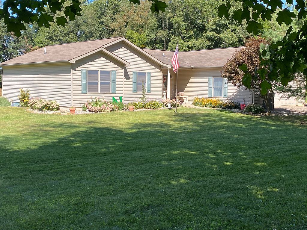 5297 Moore Rd, Tekonsha, MI 49092
