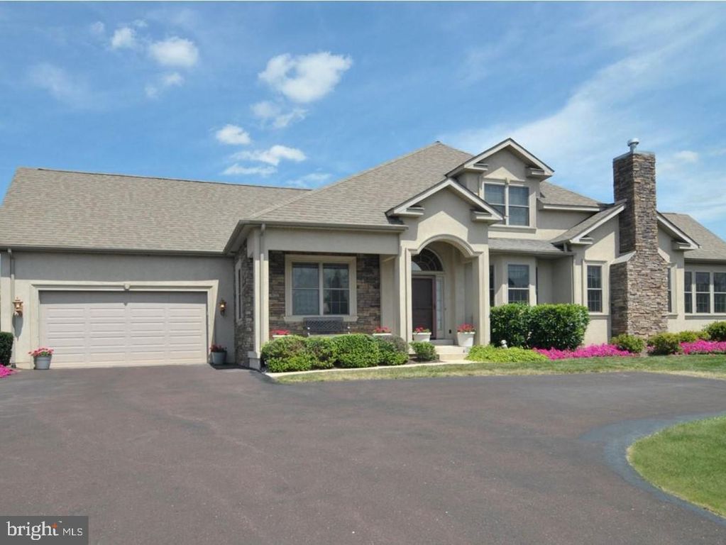 200 Country Club Dr, Telford, PA 3 Bed, 3 Bath SingleFamily Home