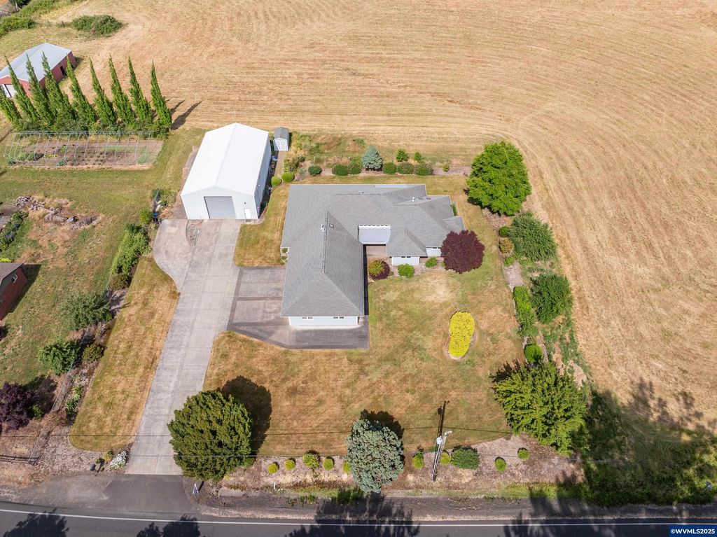 3918 Three Lakes Rd SE, Albany, OR 97322