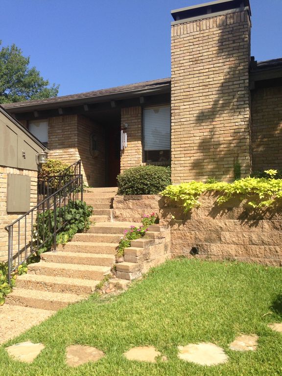 8419 Old Moss Rd, Dallas, TX 75231