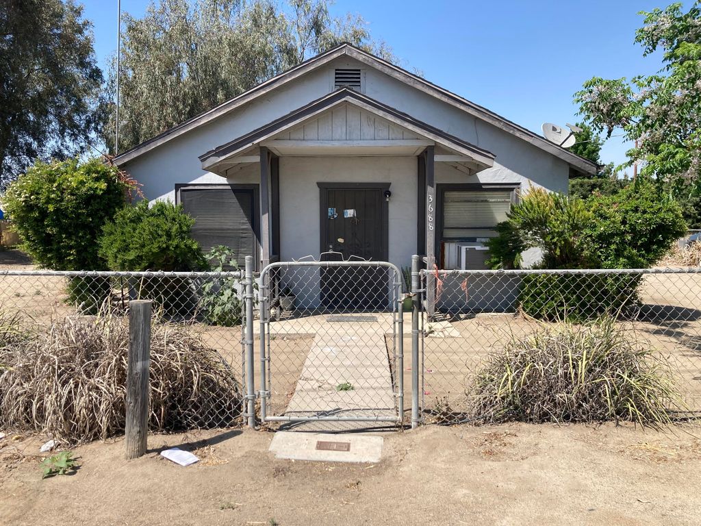 3688 E Tulare Ave, Tulare, CA 93274 2 Bed, 1 Bath SingleFamily Home