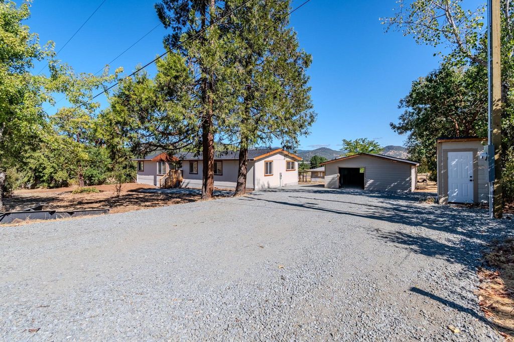 6527 Tolo Rd, Central Pt, OR 97502