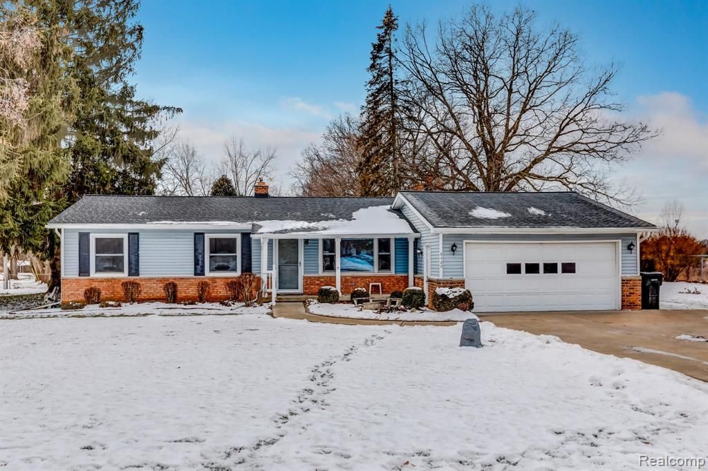 8400 Lee Rd, Brighton, MI 48116