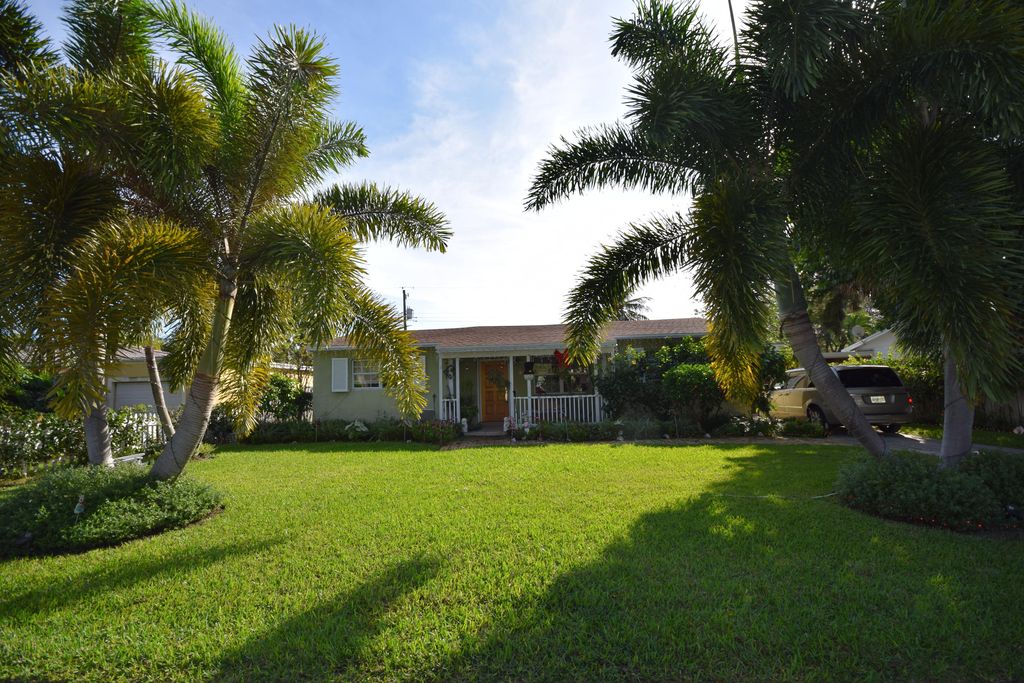 14 S Swinton Cir, Delray Beach, FL 33444