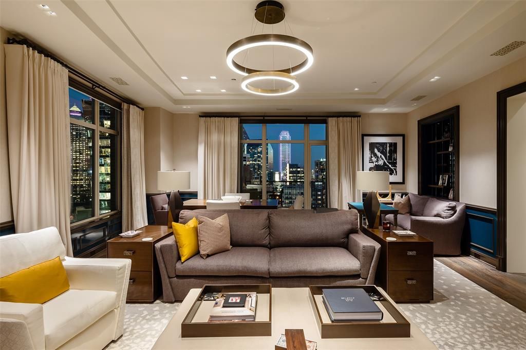2555 N Pearl St #1802, Dallas, TX 75201