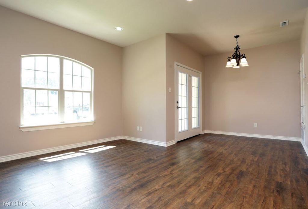 402 Willow St, Hallsville, TX 75650