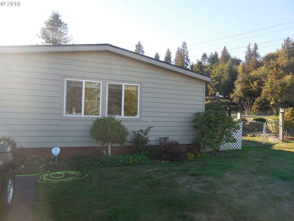 2731 48th Ave, Longview, WA 2 Bed, 2 Bath Mobile