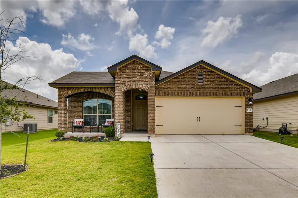 111 Lillian Dr, Taylor, TX 76574