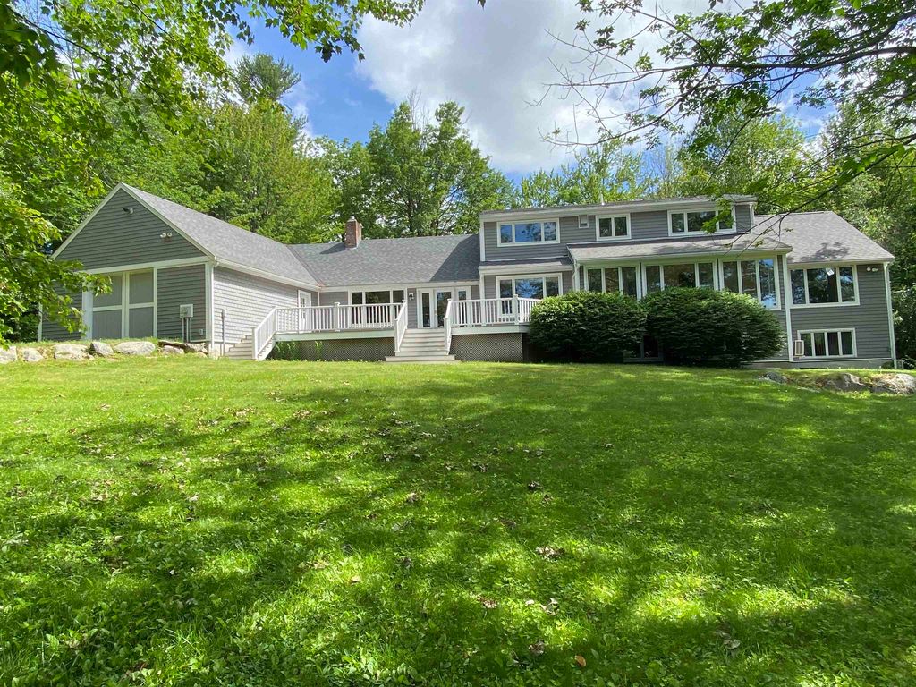 61 Hemlock Drive, Wolfeboro, NH 03894