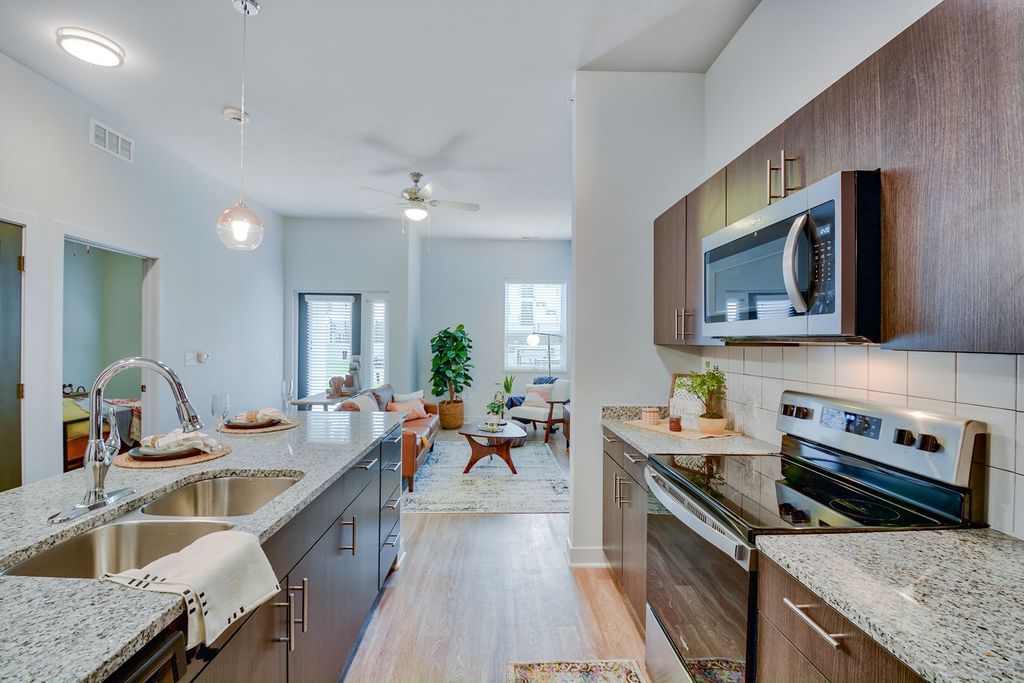 201 SE 6th St, Des Moines, IA 50309