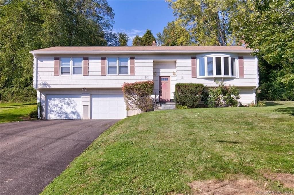 172 Country Hills Rd, Hamden, CT 06514