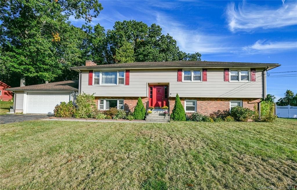 22 Sachem Dr, North Haven, CT 06473