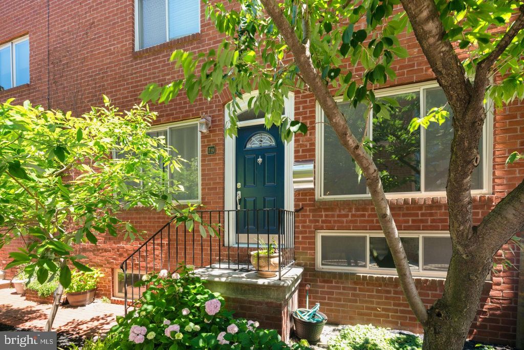 719 S Philip St, Philadelphia, PA 19147