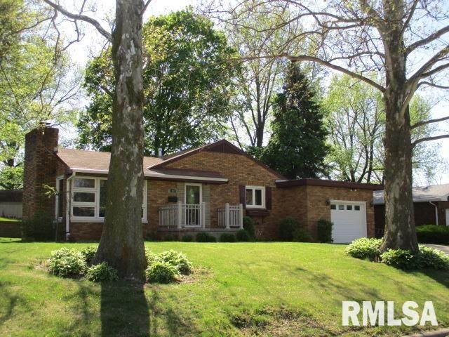 1329 Hilltop Dr, Pekin, IL 61554