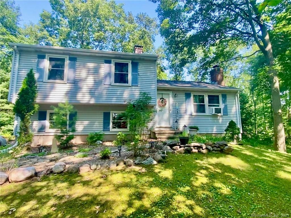 25 Sunwoods Cir, Hamden, CT 06518