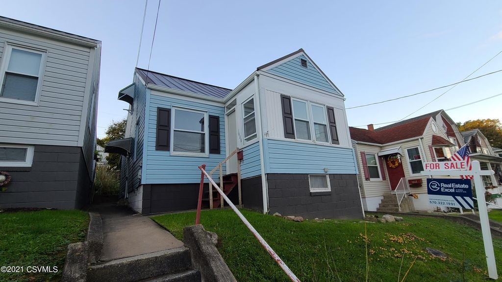 1608 W Holly St, Coal Township, PA 17866