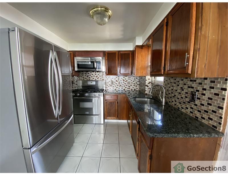 454 Olmstead Ave #1, Bronx, NY 10473