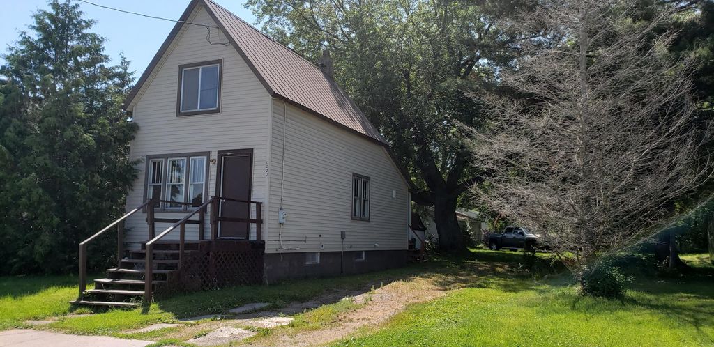 1020 Seymour St, Sault Sainte Marie, MI 49783