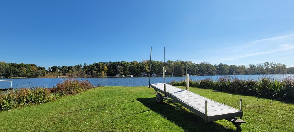 2541 Hemlock Rd, Quincy, MI 49082