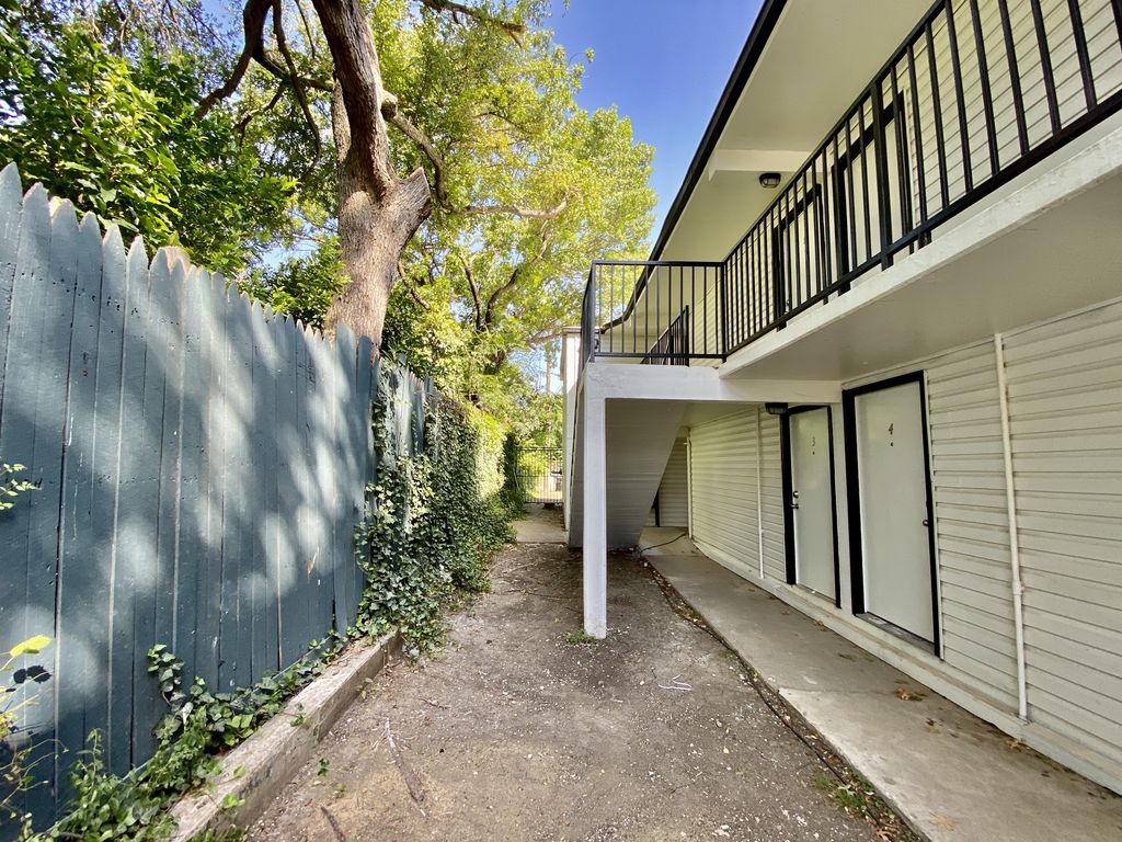 4734 Worth St, Dallas, TX 75246