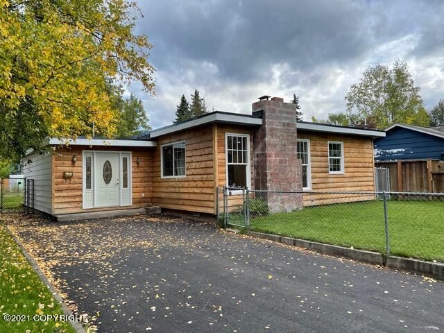 2527 Sprucewood St, Anchorage, AK 99508
