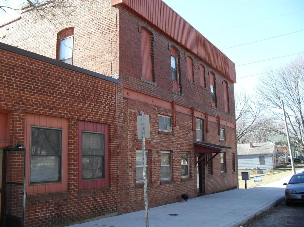 841 Ottawa St #8-8-841, Leavenworth, KS 66048