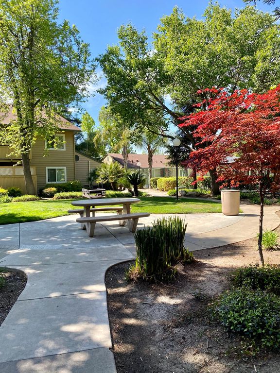 2300 Oakdale Rd, Modesto, CA 95355